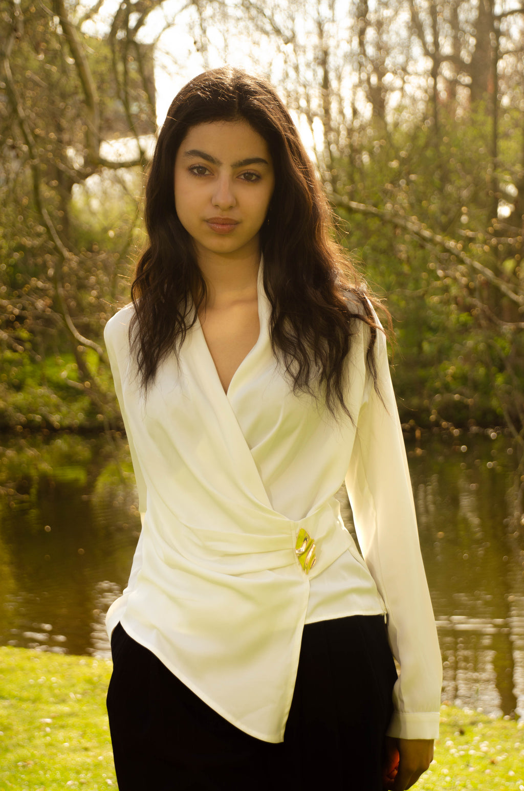 Alya - white top
