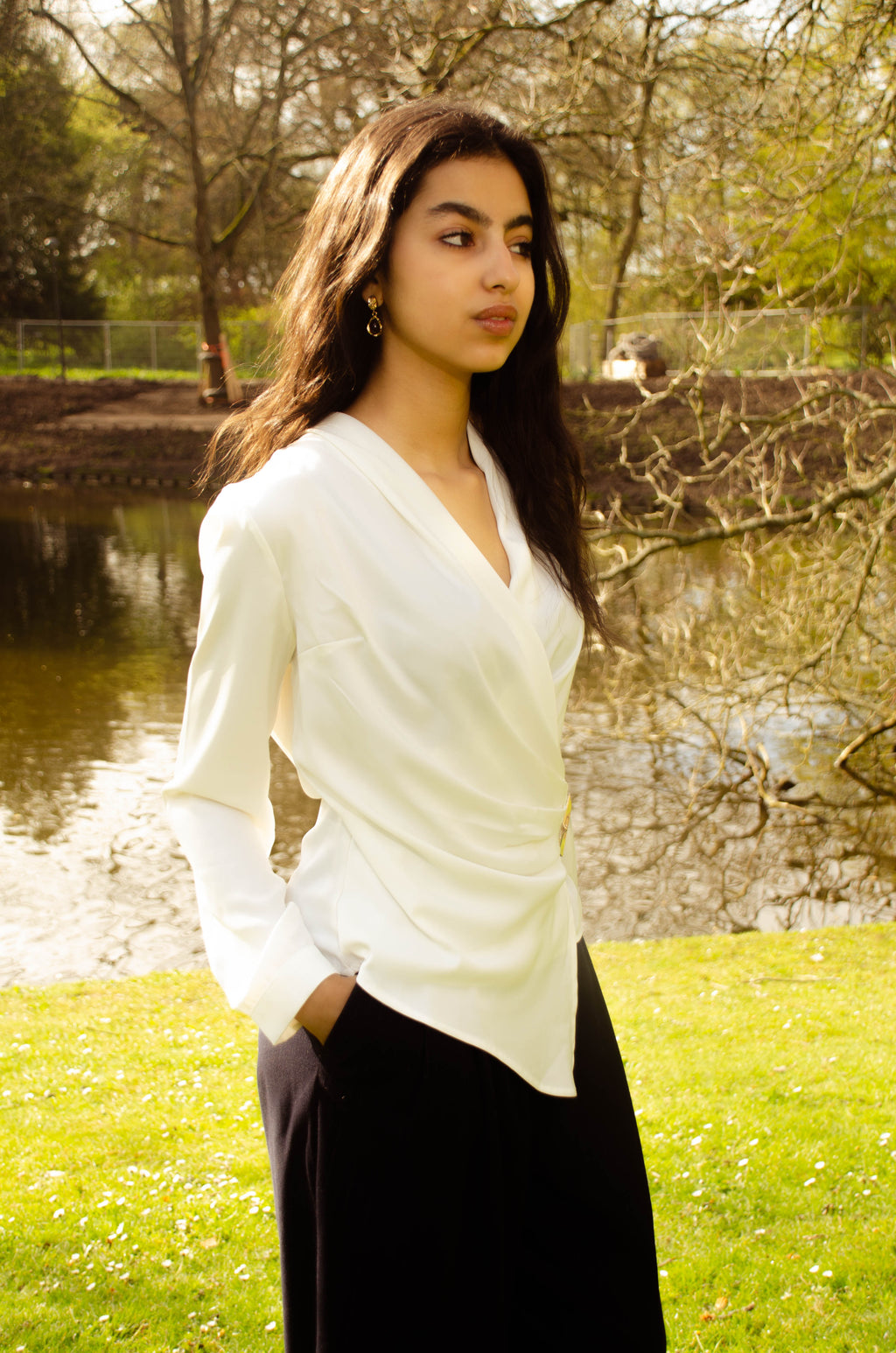 Alya - white top